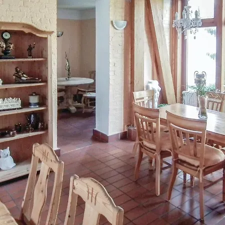 Nine-bedroom In Petershagen Ot Frille