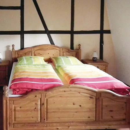 Nine-bedroom In Petershagen Ot *