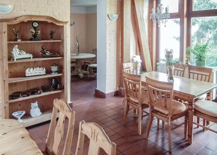 Nine-bedroom In Petershagen Ot Frille