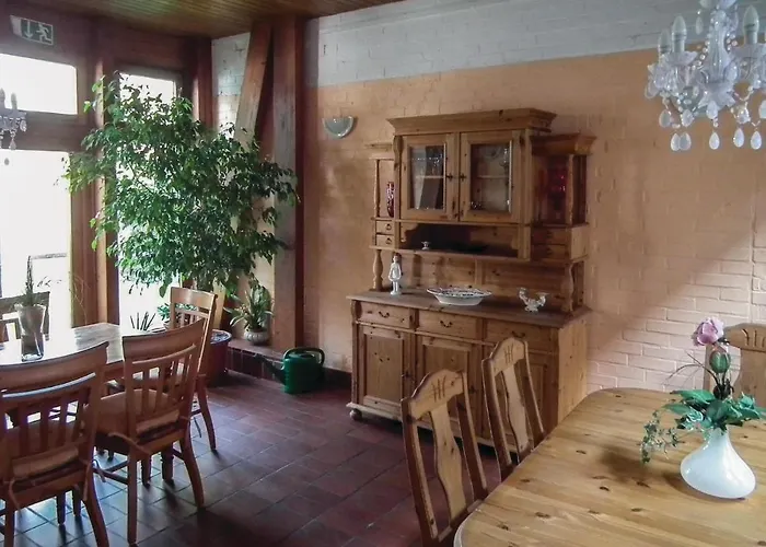 Dom wakacyjny Nine-bedroom In Petershagen Ot Frille