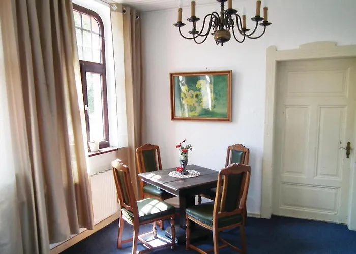 Nine-bedroom In Petershagen Ot *