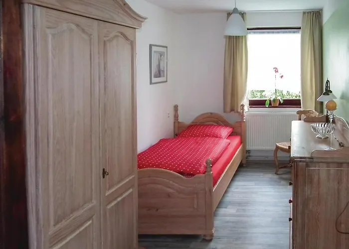 Nine-bedroom In Petershagen Ot *