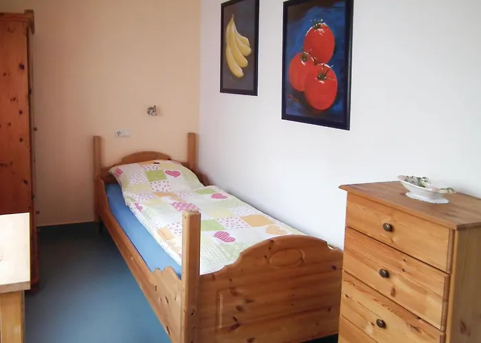 Nine-bedroom In Petershagen Ot